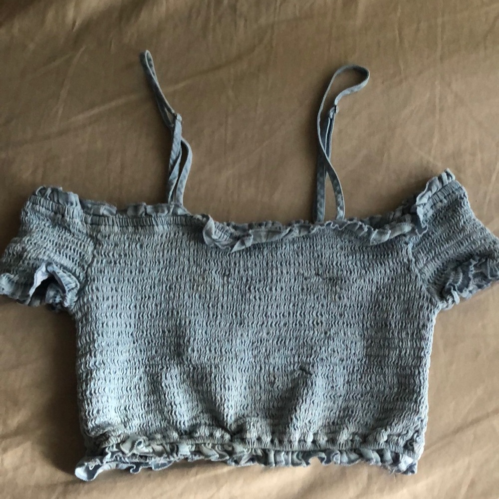 Pops out the boobs !